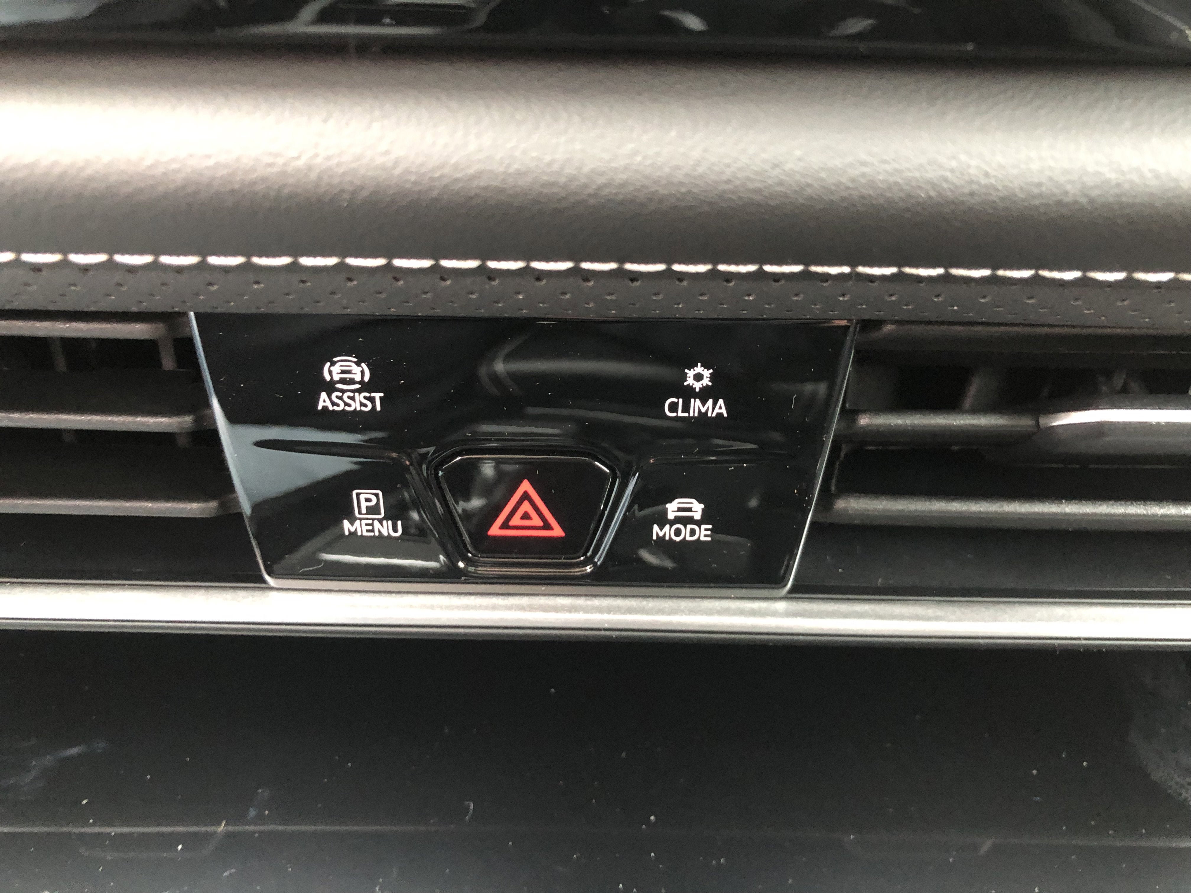 2026 Volkswagen Atlas 2.0T SE w/Technology w/panoramic sunroof and black wheel package