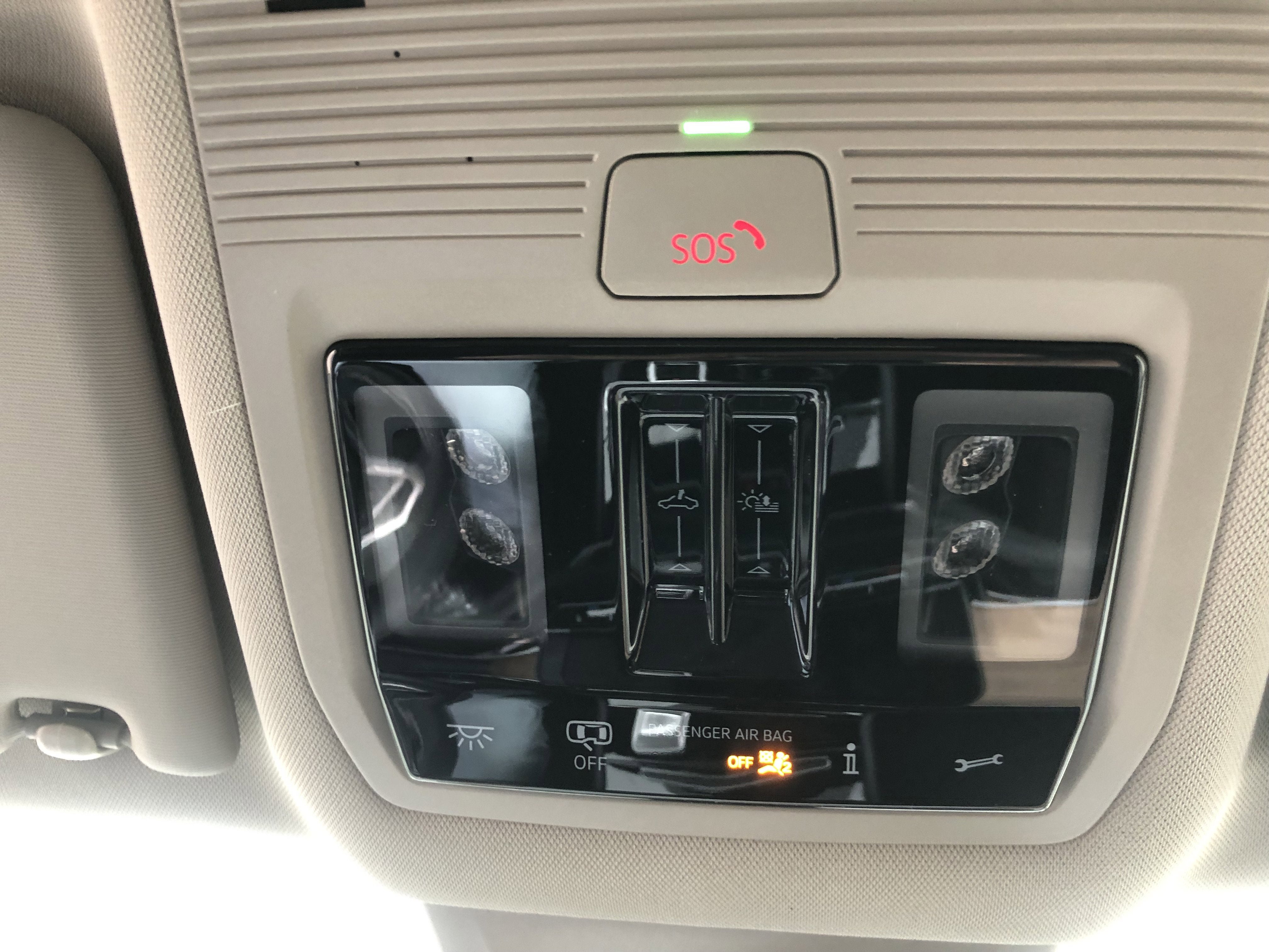 2026 Volkswagen Atlas 2.0T SE w/Technology w/panoramic sunroof and black wheel package