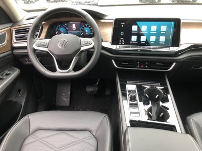 2026 Volkswagen Atlas 2.0T SE w/Technology w/panoramic sunroof and black wheel package