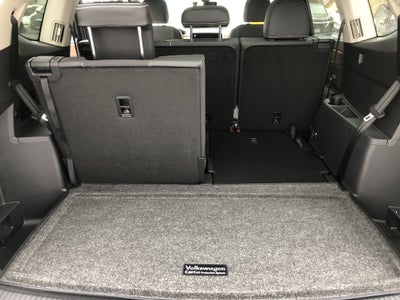 2026 Volkswagen Atlas 2.0T SE w/Technology w/panoramic sunroof and black wheel package