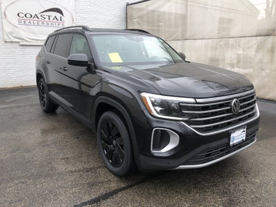 2026 Volkswagen Atlas 2.0T SE w/Technology w/panoramic sunroof and black wheel package