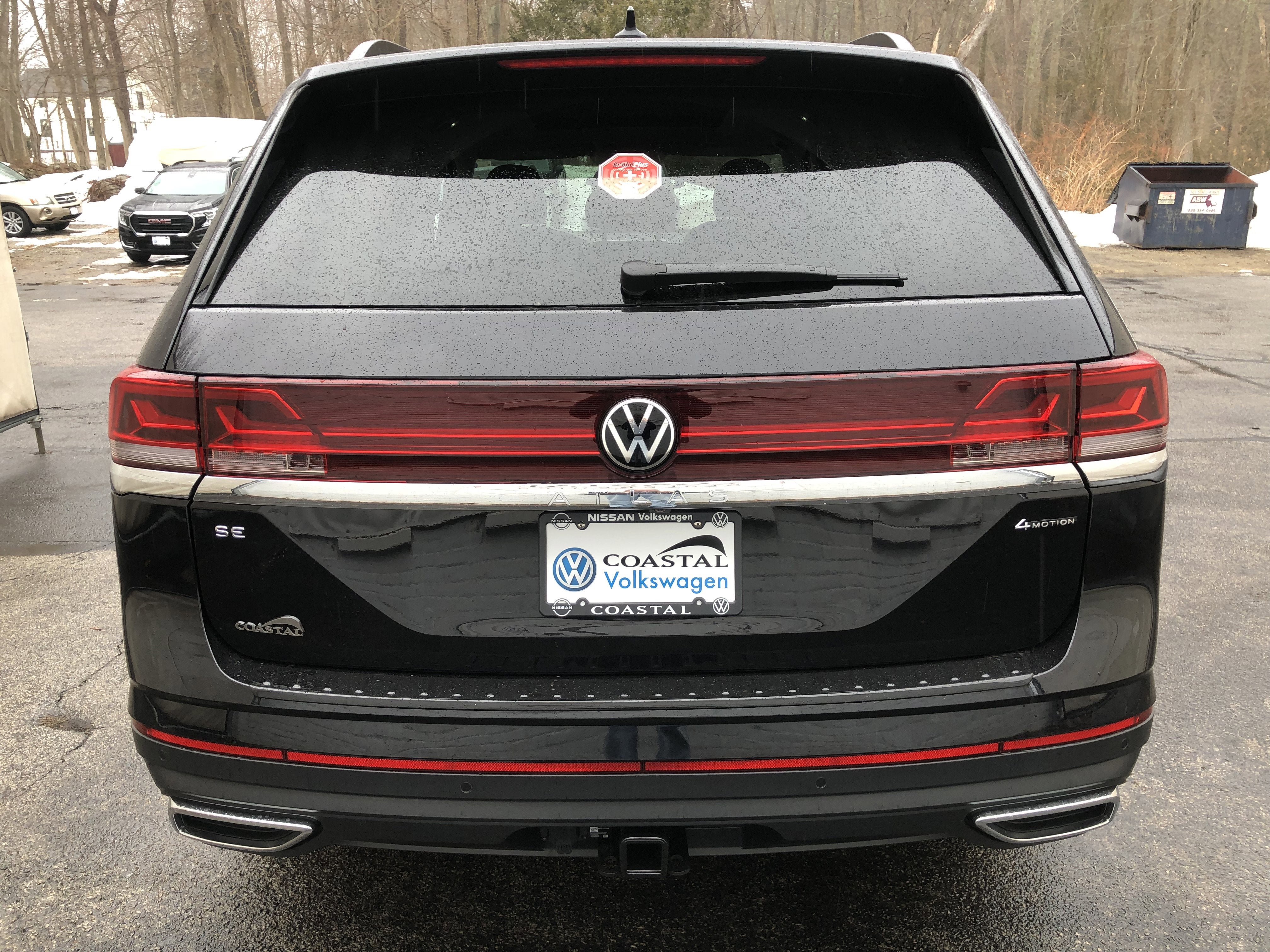2026 Volkswagen Atlas 2.0T SE w/Technology w/panoramic sunroof and black wheel package