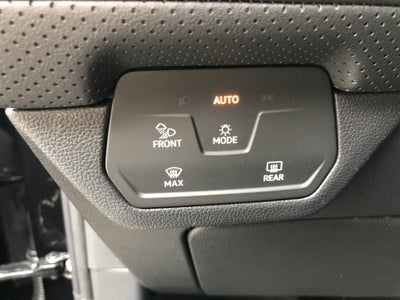 2026 Volkswagen Atlas 2.0T SE w/Technology w/panoramic sunroof and black wheel package