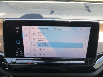 2026 Volkswagen Atlas 2.0T SE w/Technology w/captains chairs, panoramic sunroof and black wheel package