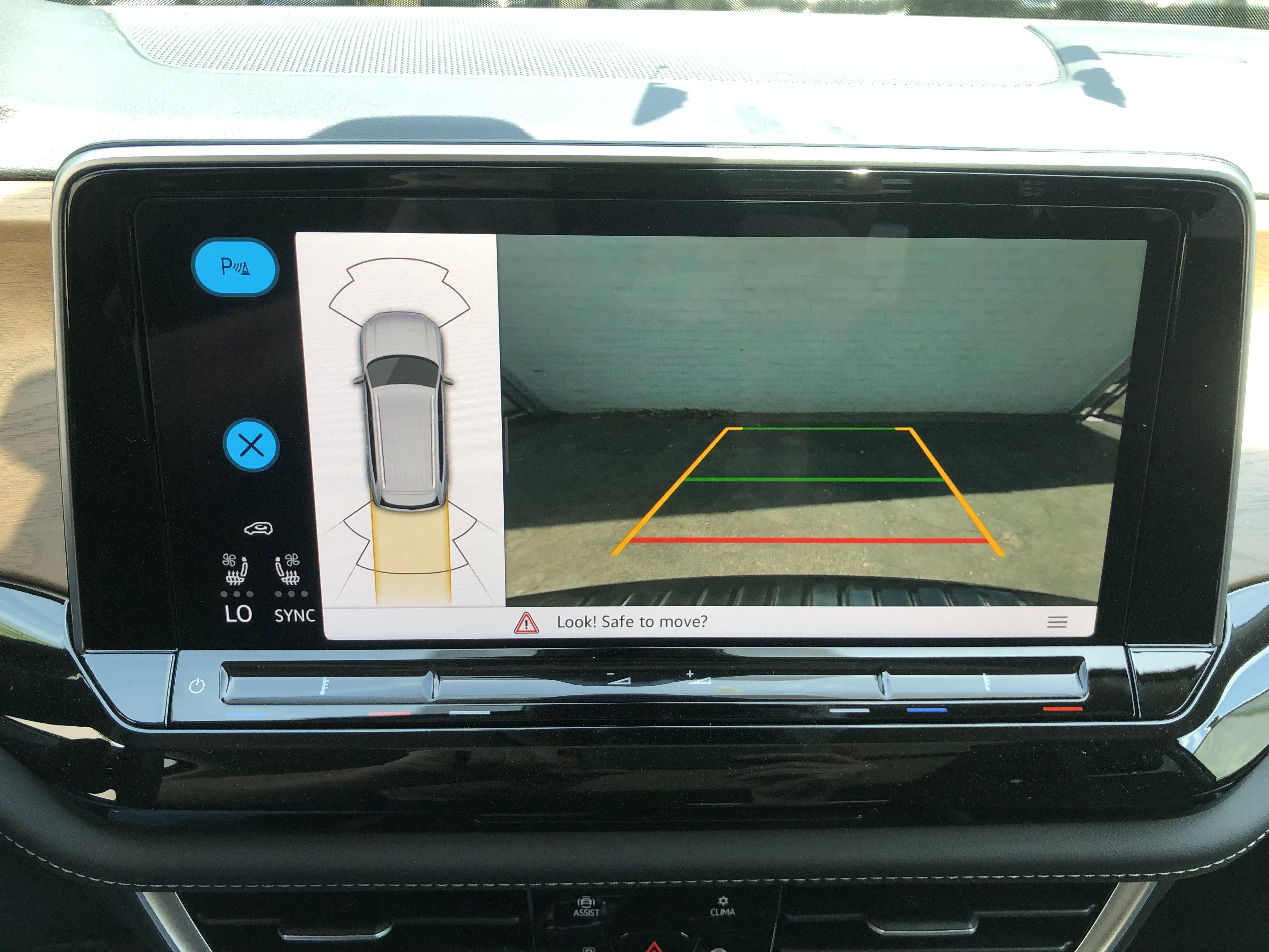 2026 Volkswagen Atlas 2.0T SE w/Technology w/captains chairs, panoramic sunroof and black wheel package