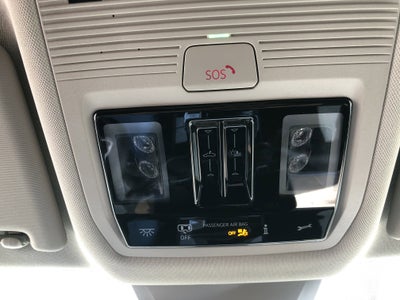 2026 Volkswagen Atlas 2.0T SE w/Technology w/captains chairs, panoramic sunroof and black wheel package