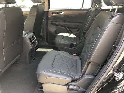 2026 Volkswagen Atlas 2.0T SE w/Technology w/captains chairs, panoramic sunroof and black wheel package