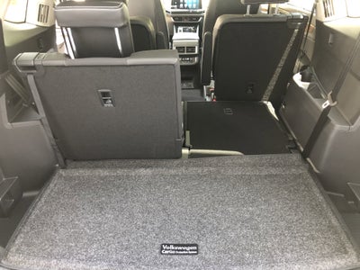 2026 Volkswagen Atlas 2.0T SE w/Technology w/captains chairs, panoramic sunroof and black wheel package