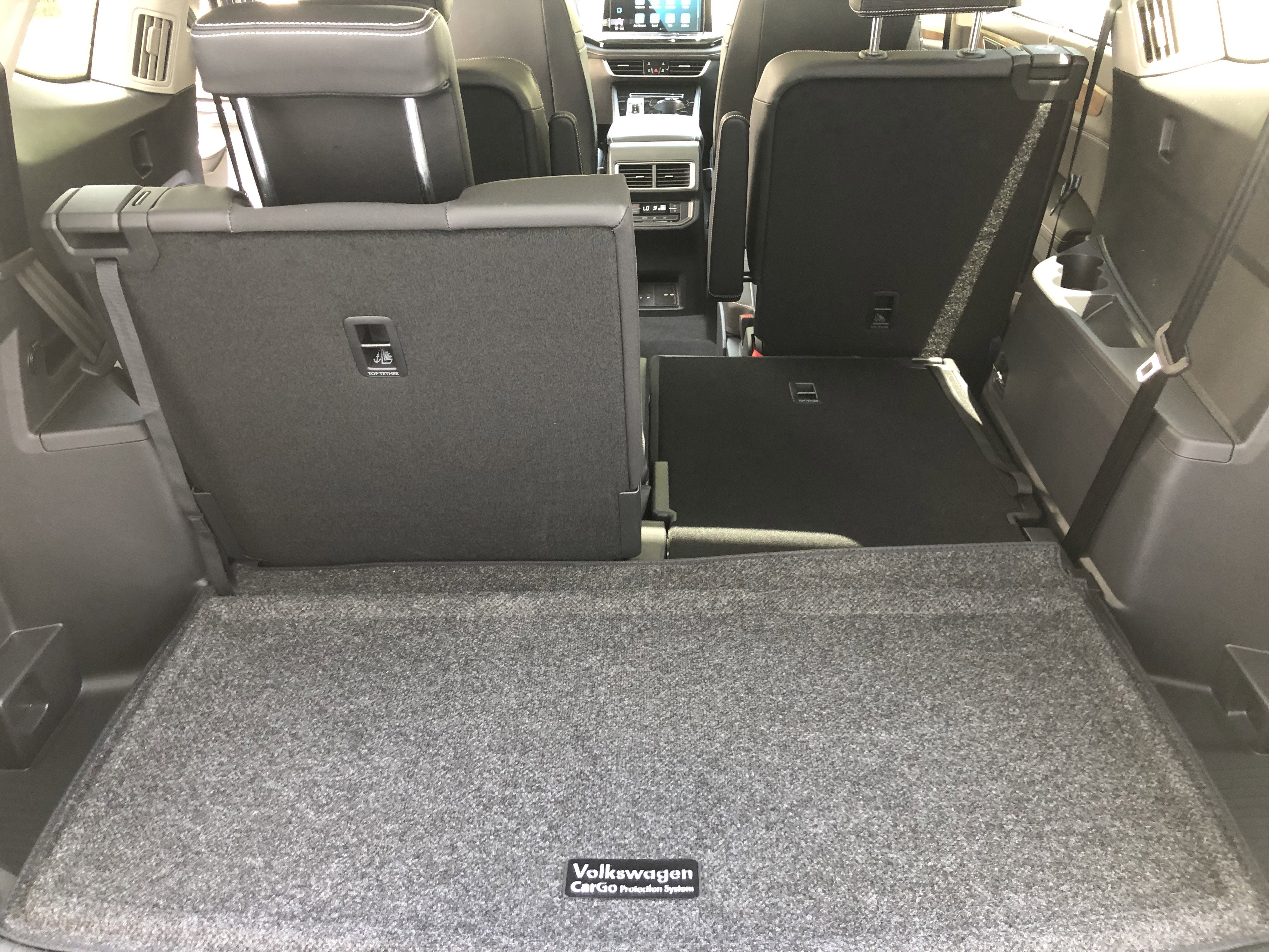 2026 Volkswagen Atlas 2.0T SE w/Technology w/captains chairs, panoramic sunroof and black wheel package