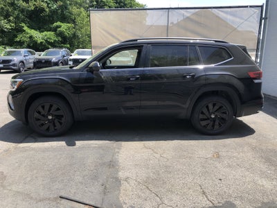 2026 Volkswagen Atlas 2.0T SE w/Technology w/captains chairs, panoramic sunroof and black wheel package