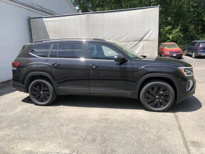 2026 Volkswagen Atlas 2.0T SE w/Technology w/captains chairs, panoramic sunroof and black wheel package