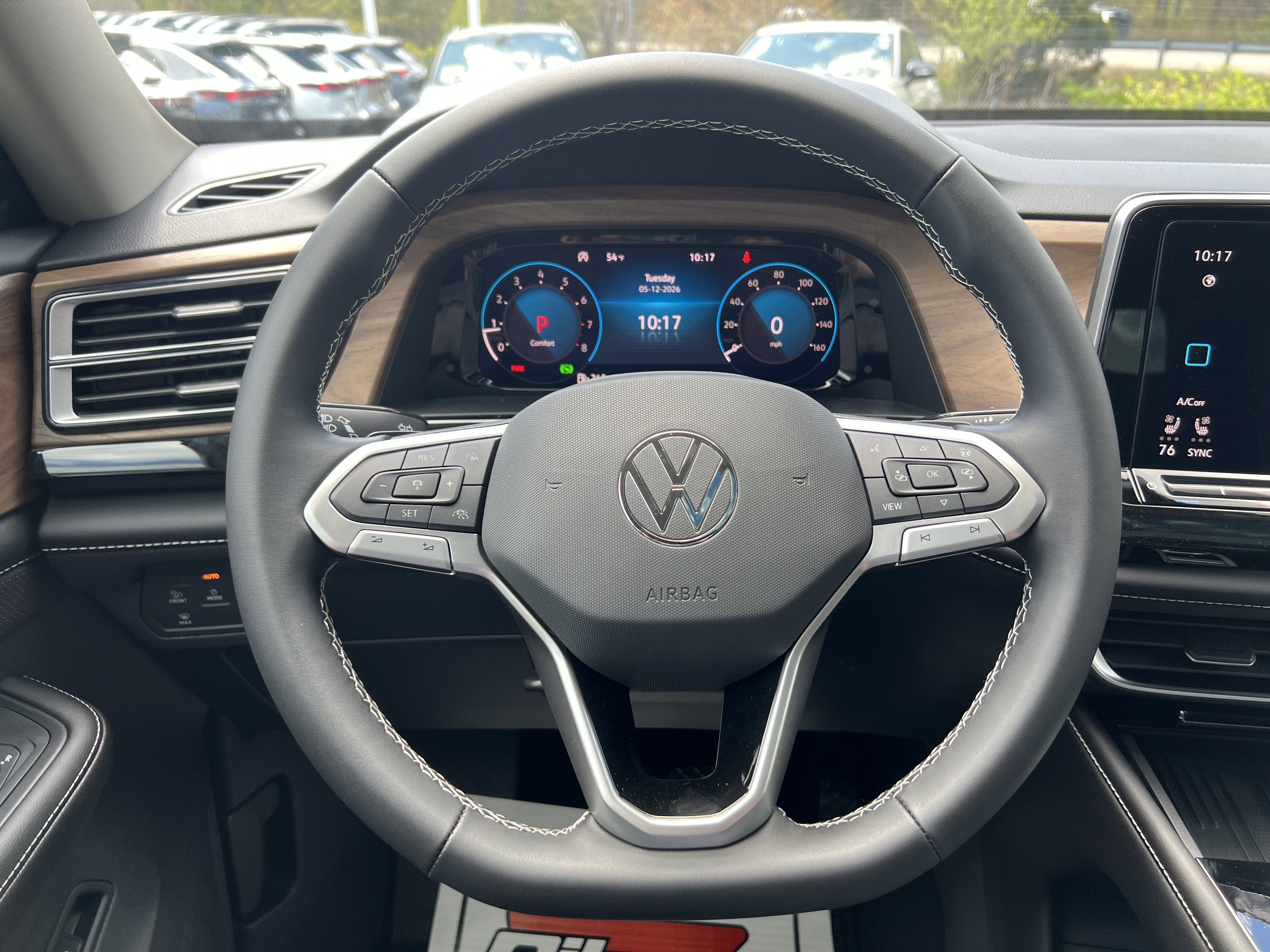 2026 Volkswagen Atlas 2.0T SE w/Technology w/panoramic sunroof and black wheel package