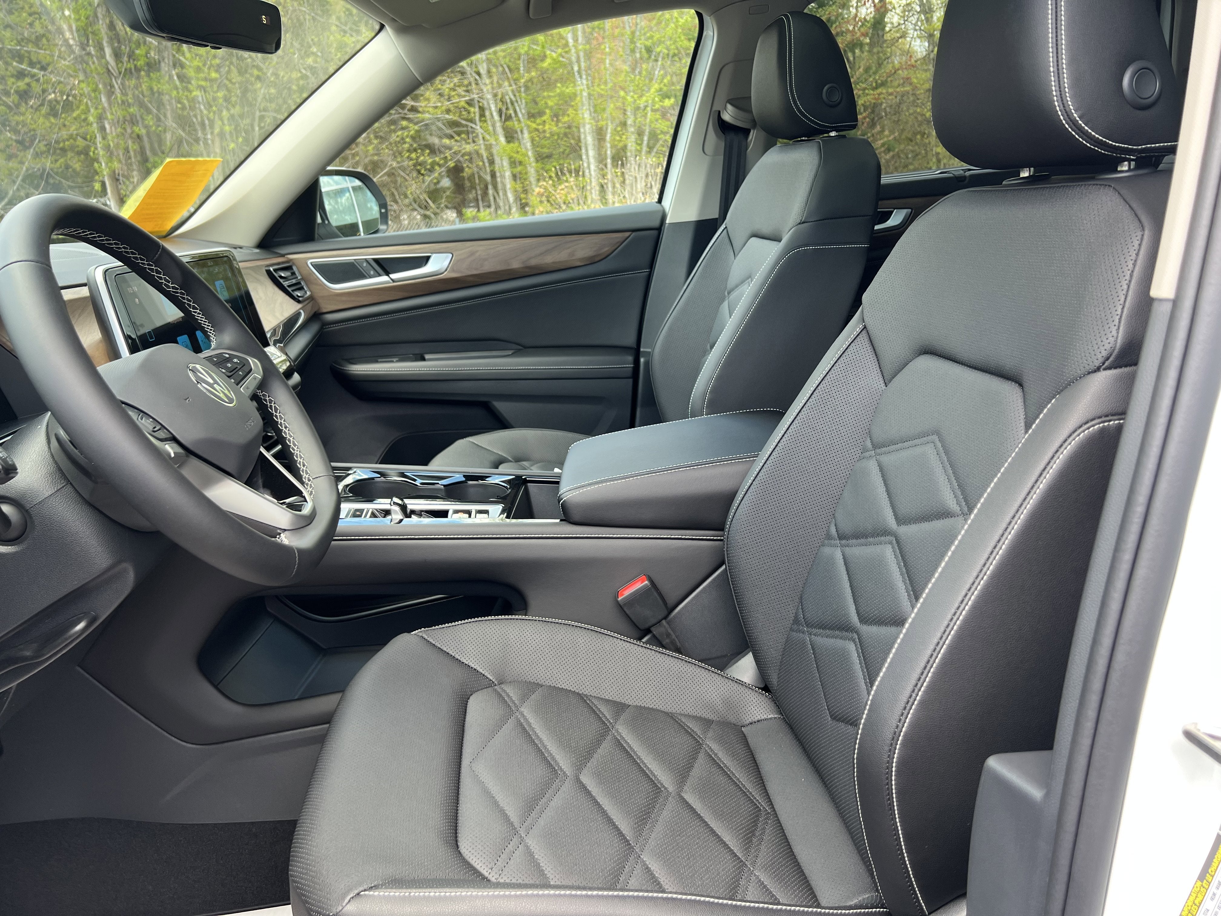 2026 Volkswagen Atlas 2.0T SE w/Technology w/panoramic sunroof and black wheel package