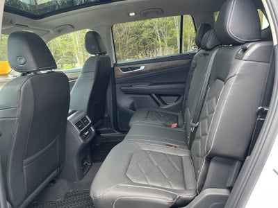 2026 Volkswagen Atlas 2.0T SE w/Technology w/panoramic sunroof and black wheel package