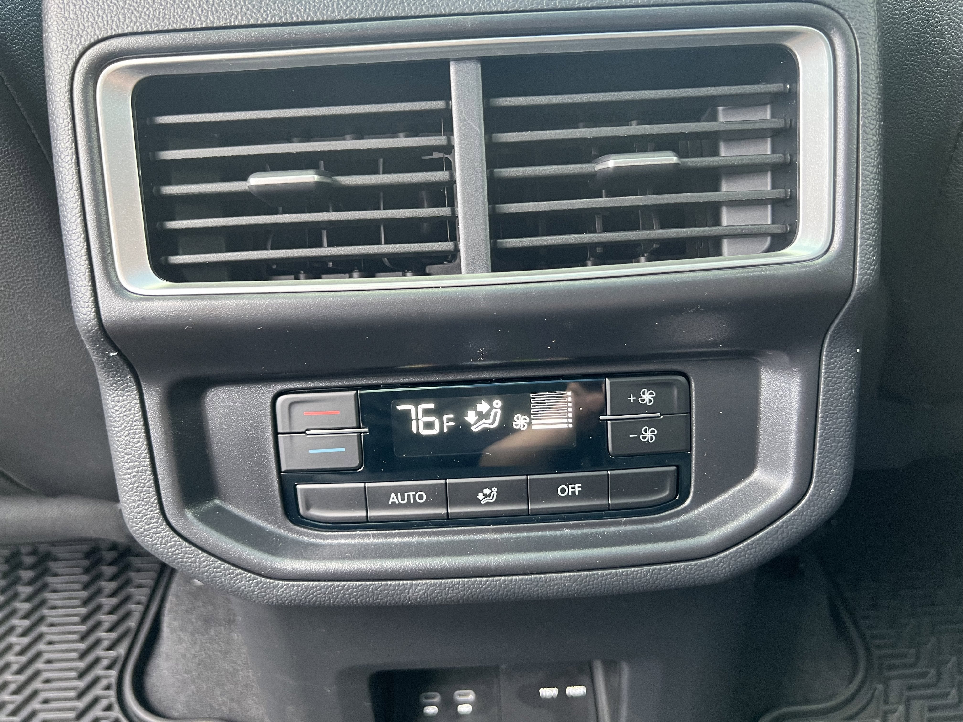 2026 Volkswagen Atlas 2.0T SE w/Technology w/panoramic sunroof and black wheel package