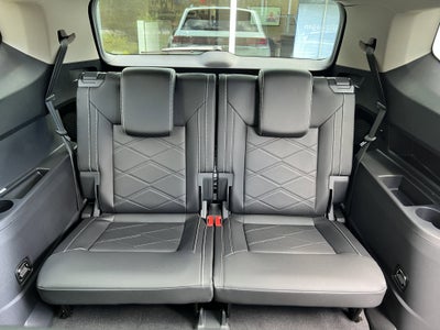 2026 Volkswagen Atlas 2.0T SE w/Technology w/panoramic sunroof and black wheel package