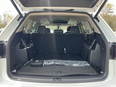 2026 Volkswagen Atlas 2.0T SE w/Technology w/panoramic sunroof and black wheel package