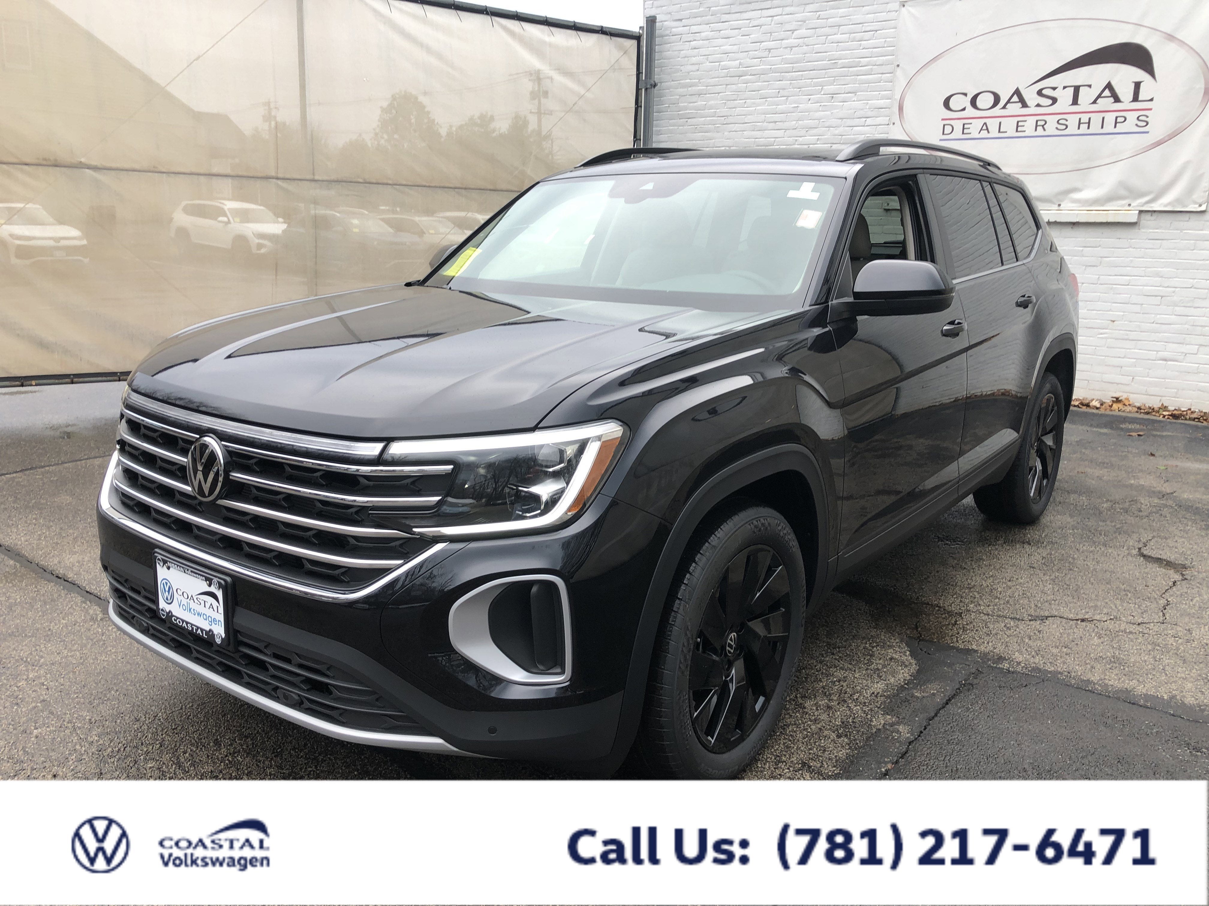 2026 Volkswagen Atlas 2.0T SE w/Technology w/panoramic sunroof and black wheel package