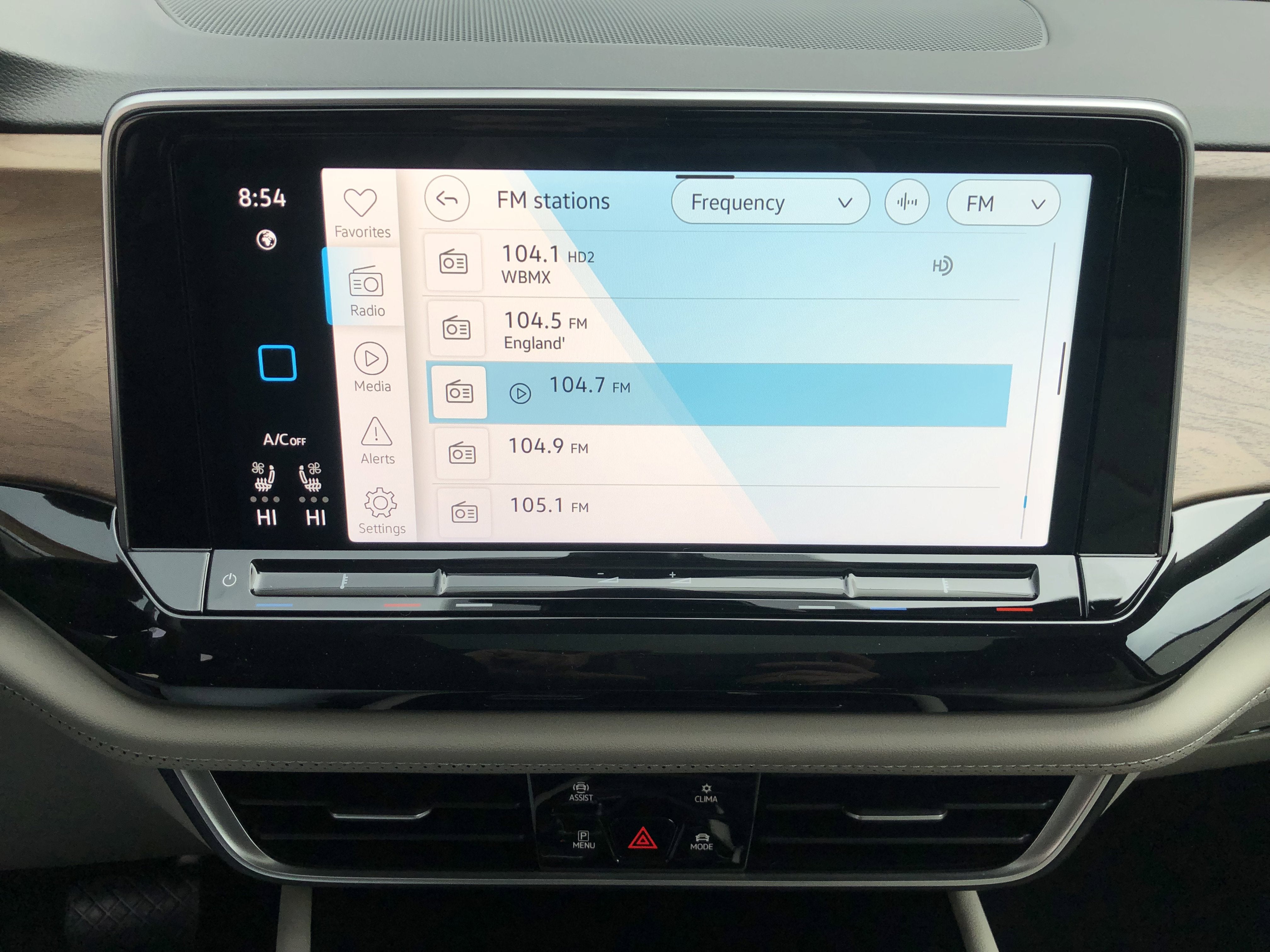 2026 Volkswagen Atlas 2.0T SE w/Technology w/panoramic sunroof and black wheel package