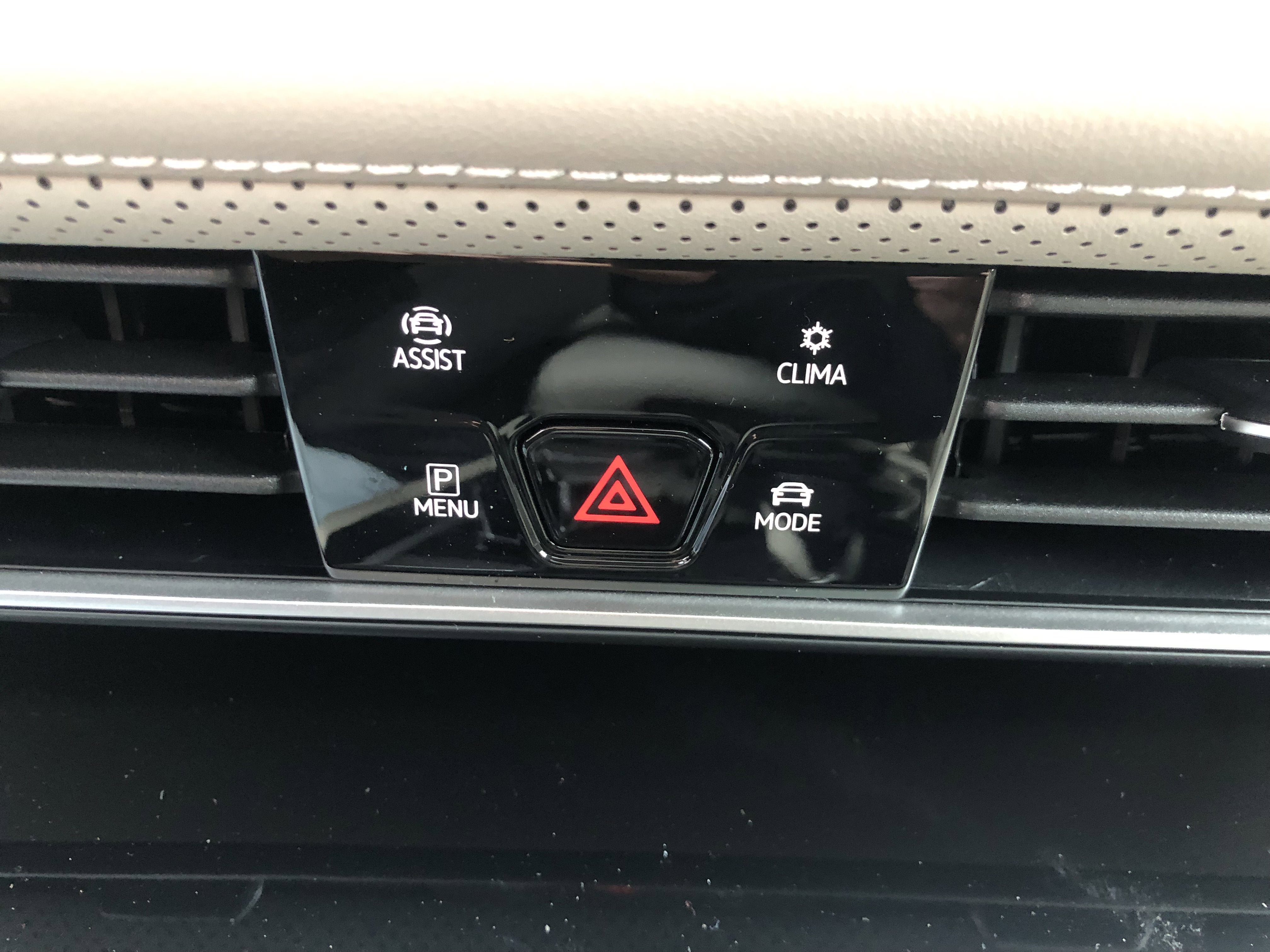 2026 Volkswagen Atlas 2.0T SE w/Technology w/panoramic sunroof and black wheel package