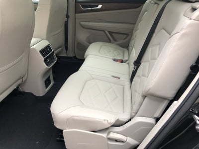 2026 Volkswagen Atlas 2.0T SE w/Technology w/panoramic sunroof and black wheel package