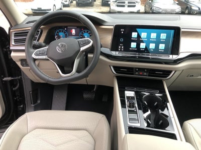 2026 Volkswagen Atlas 2.0T SE w/Technology w/panoramic sunroof and black wheel package