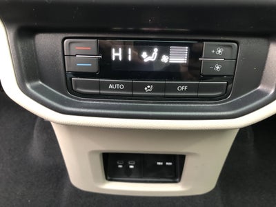 2026 Volkswagen Atlas 2.0T SE w/Technology w/panoramic sunroof and black wheel package