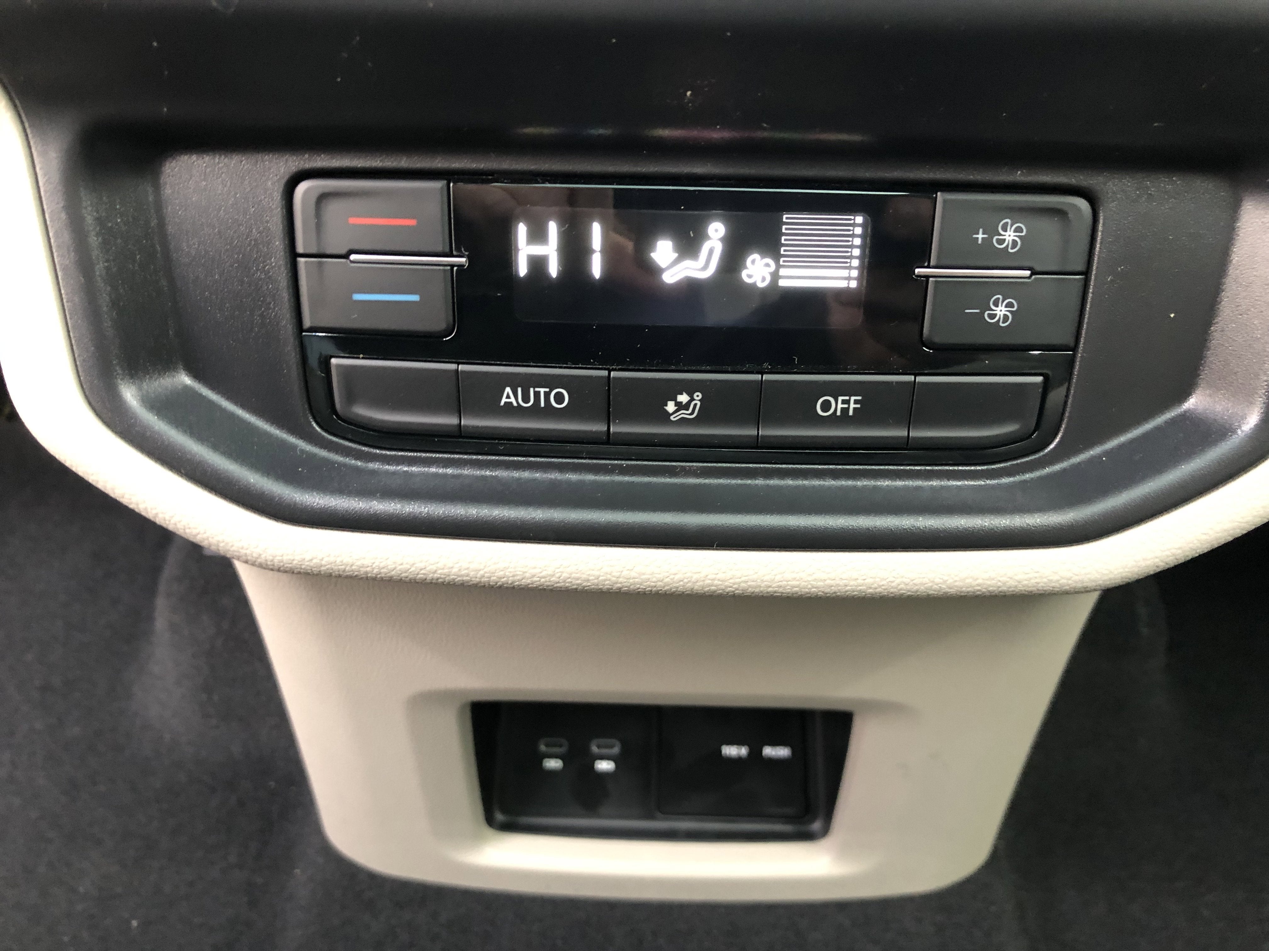 2026 Volkswagen Atlas 2.0T SE w/Technology w/panoramic sunroof and black wheel package