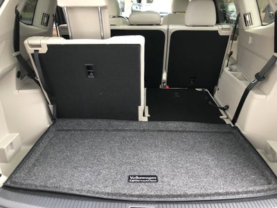 2026 Volkswagen Atlas 2.0T SE w/Technology w/panoramic sunroof and black wheel package