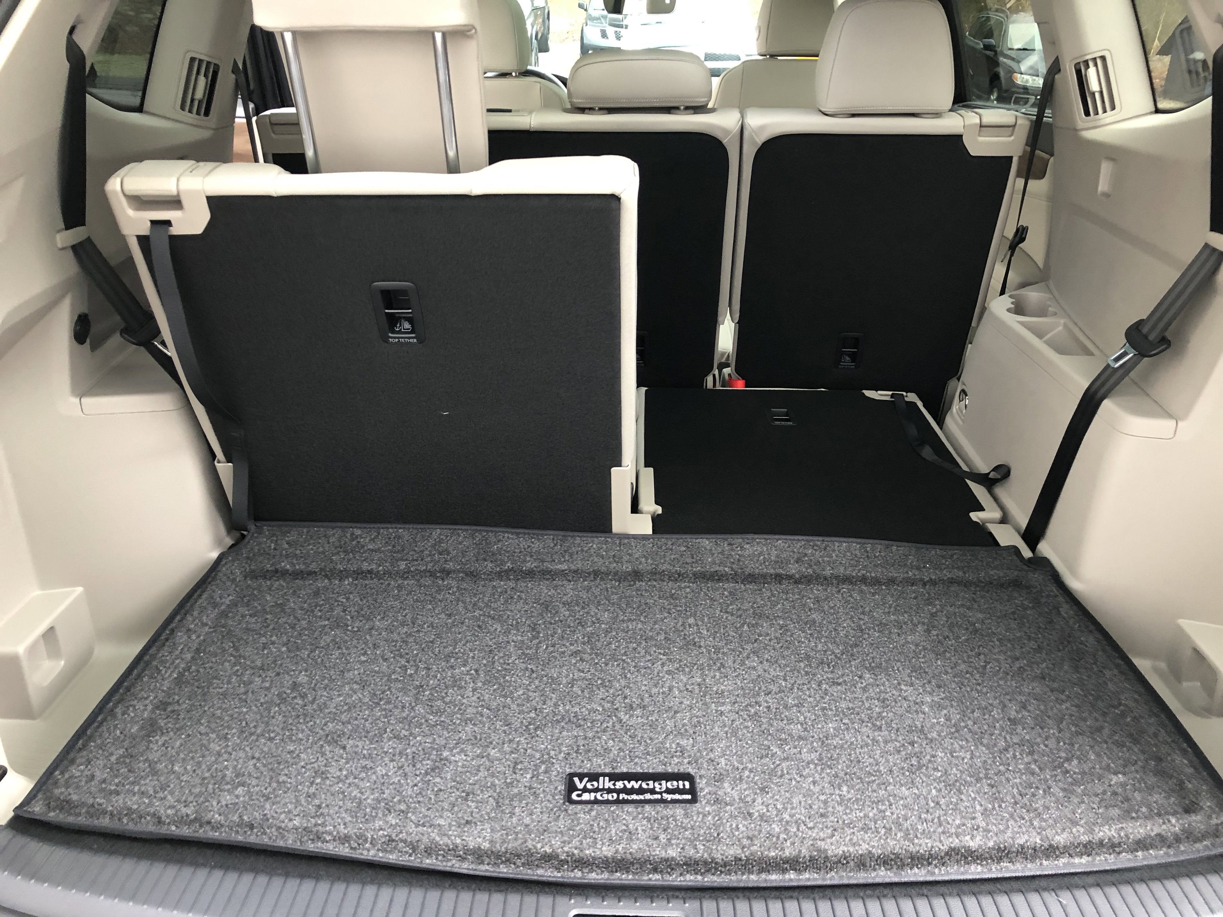 2026 Volkswagen Atlas 2.0T SE w/Technology w/panoramic sunroof and black wheel package