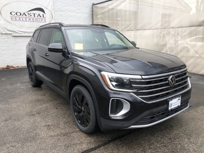 2026 Volkswagen Atlas 2.0T SE w/Technology w/panoramic sunroof and black wheel package