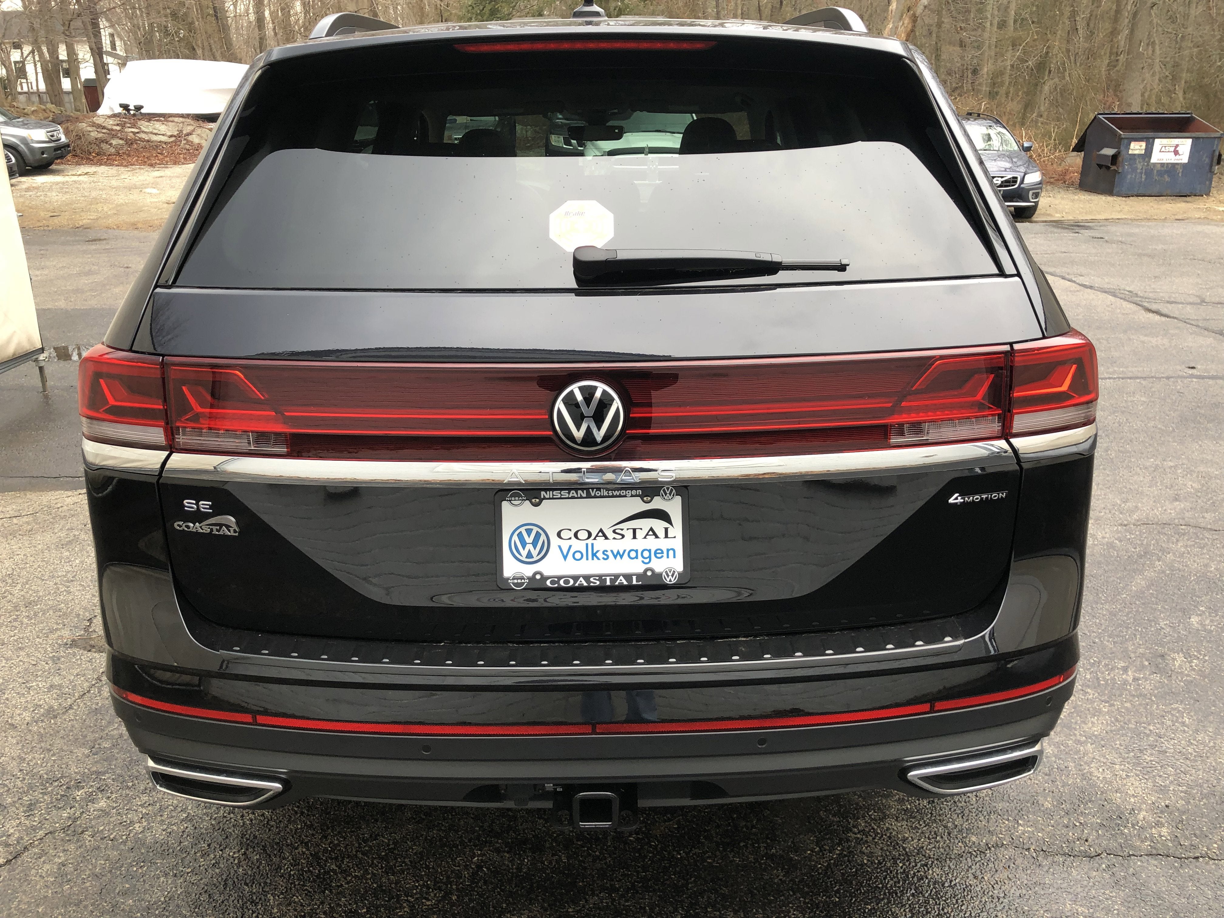 2026 Volkswagen Atlas 2.0T SE w/Technology w/panoramic sunroof and black wheel package