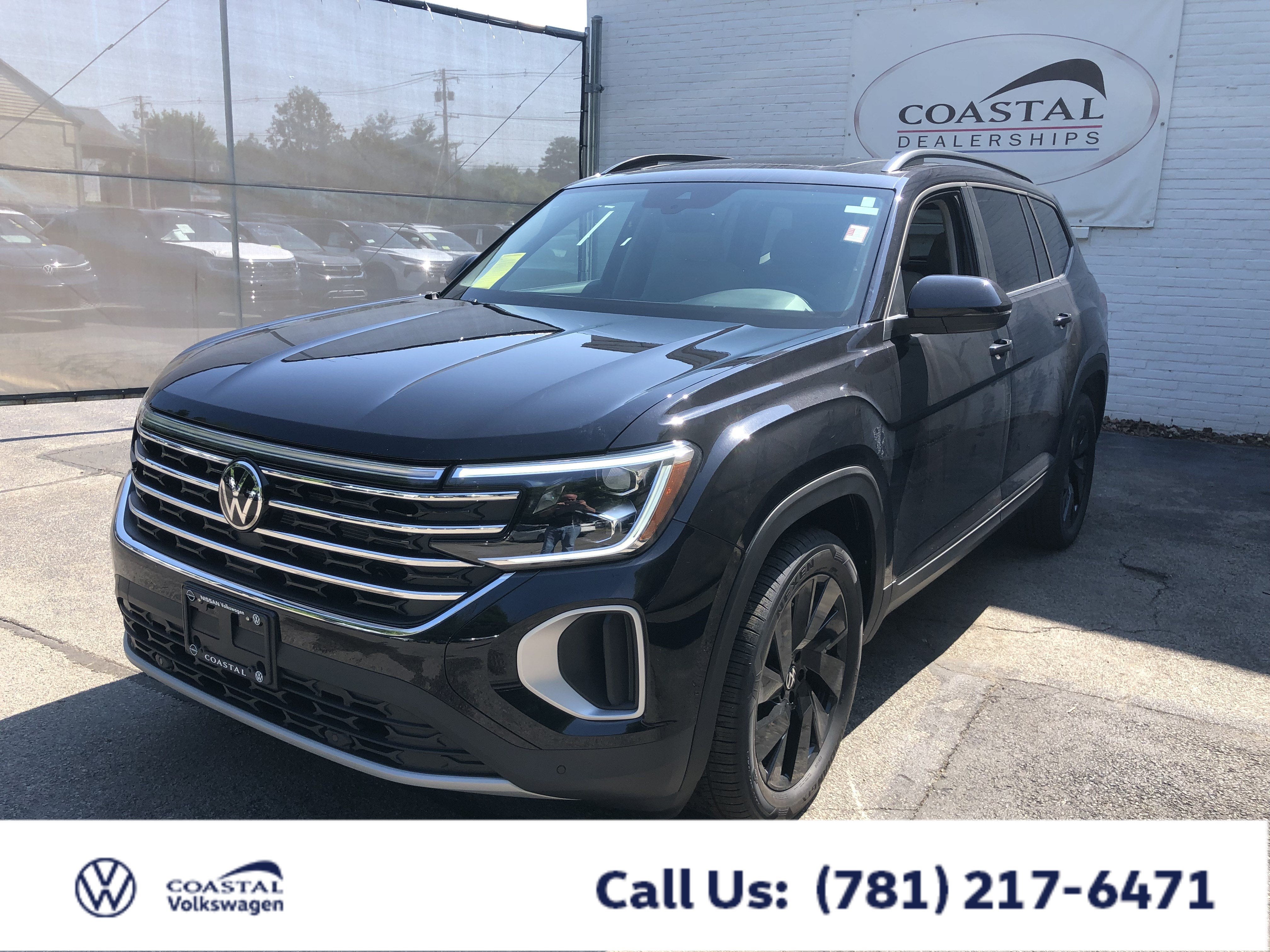 2026 Volkswagen Atlas 2.0T SE w/Technology w/panoramic sunroof and black wheel package