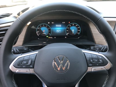 2026 Volkswagen Atlas 2.0T SE w/Technology w/panoramic sunroof and black wheel package