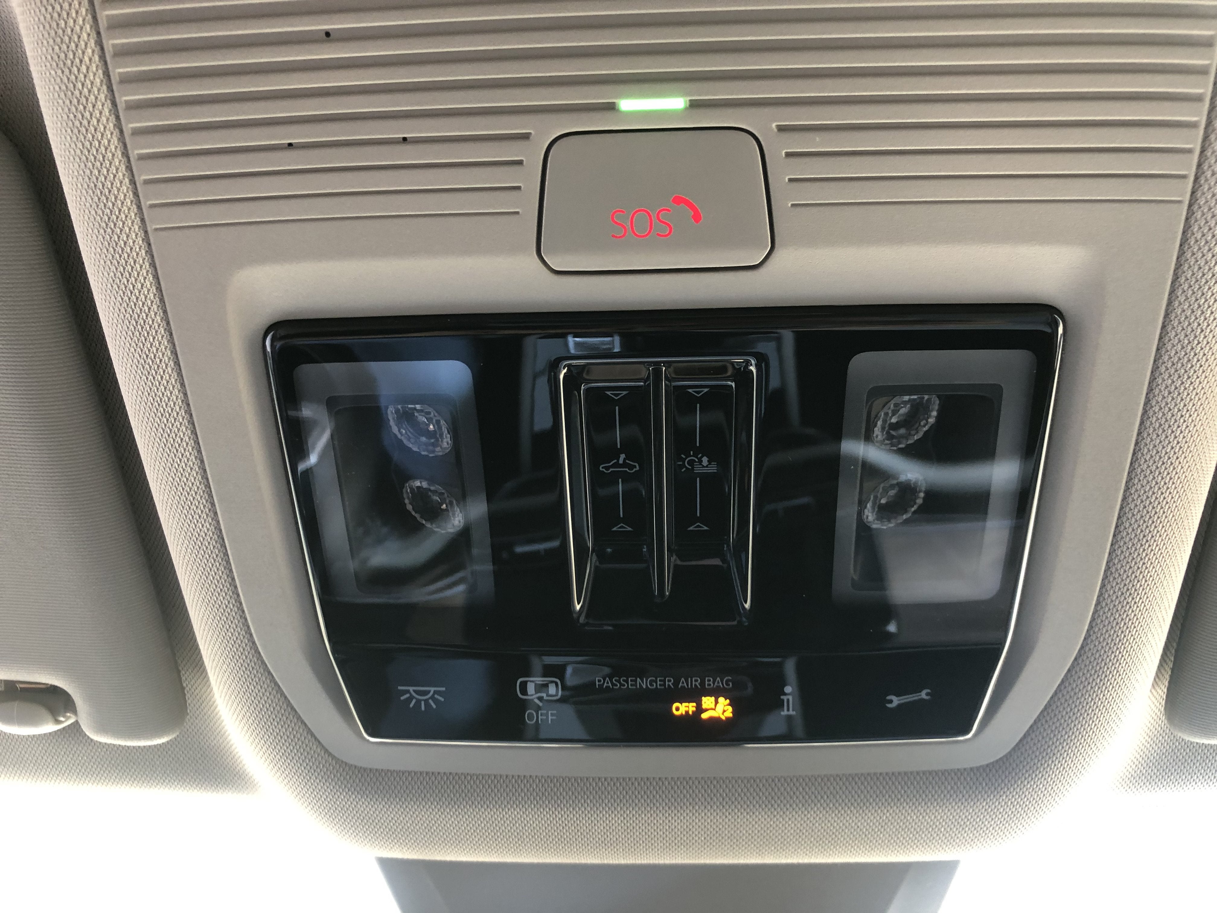 2026 Volkswagen Atlas 2.0T SE w/Technology w/panoramic sunroof and black wheel package