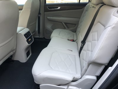 2026 Volkswagen Atlas 2.0T SE w/Technology w/panoramic sunroof and black wheel package