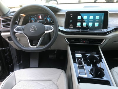 2026 Volkswagen Atlas 2.0T SE w/Technology w/panoramic sunroof and black wheel package
