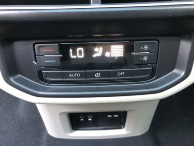 2026 Volkswagen Atlas 2.0T SE w/Technology w/panoramic sunroof and black wheel package