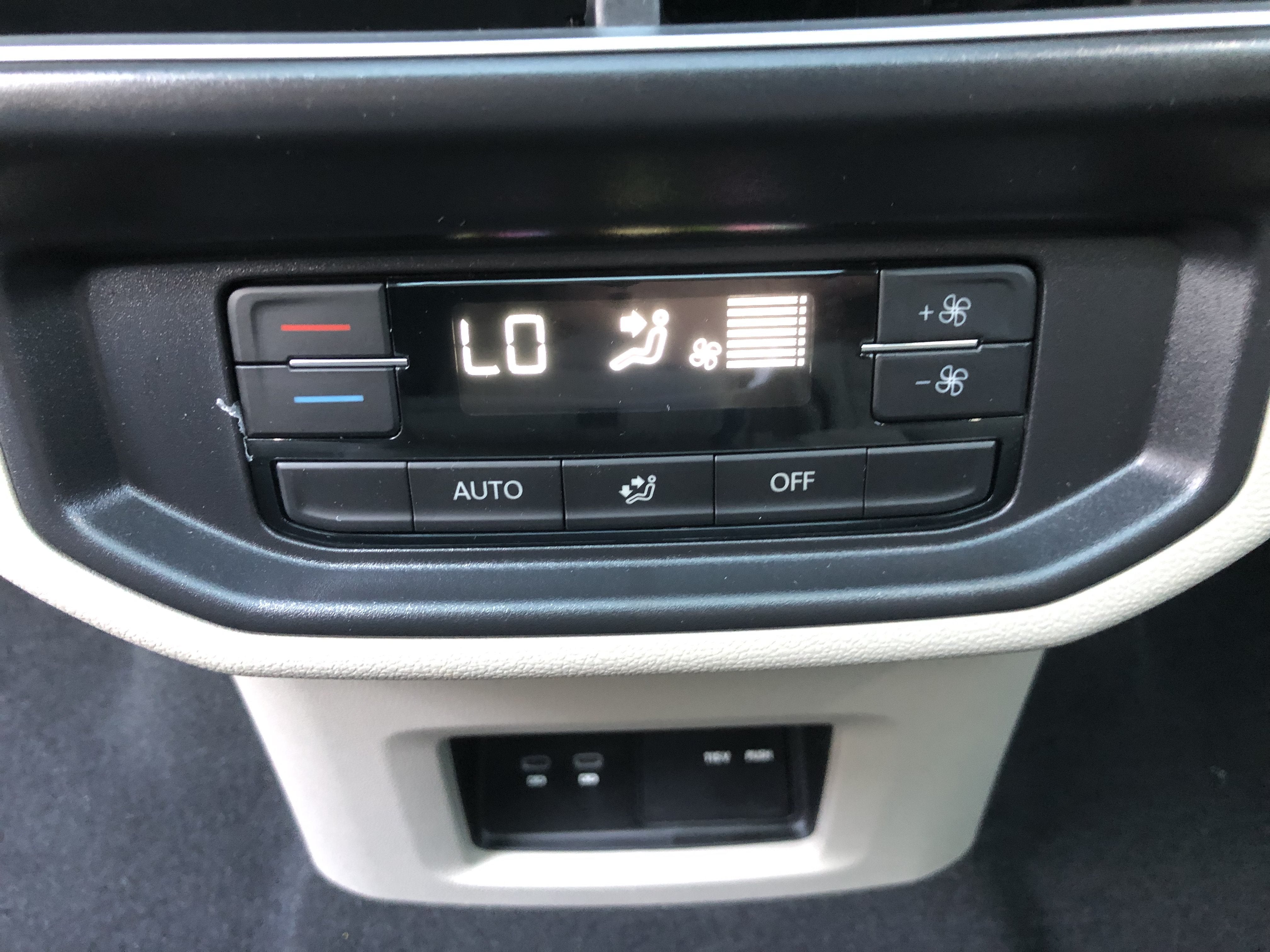 2026 Volkswagen Atlas 2.0T SE w/Technology w/panoramic sunroof and black wheel package