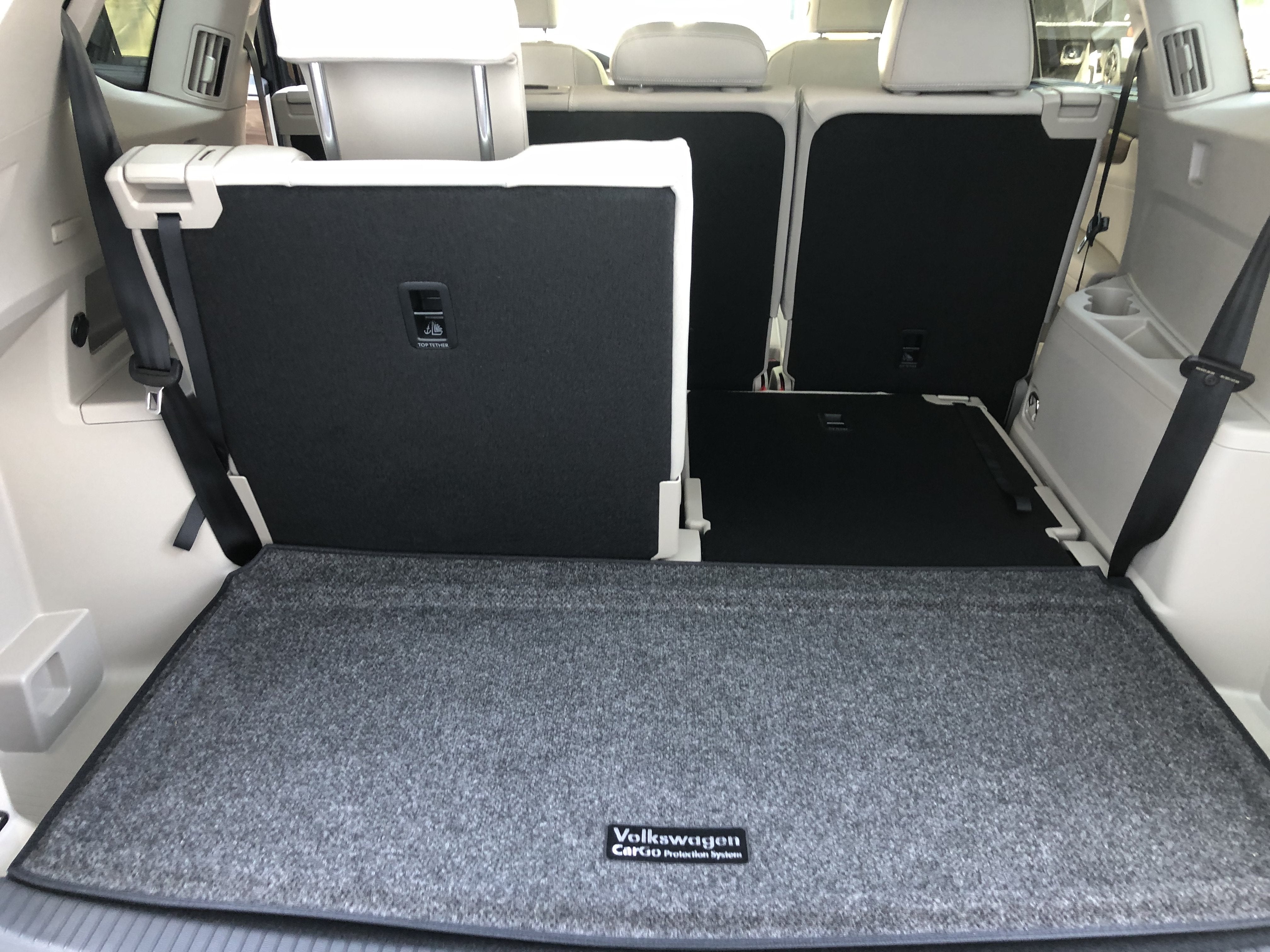 2026 Volkswagen Atlas 2.0T SE w/Technology w/panoramic sunroof and black wheel package