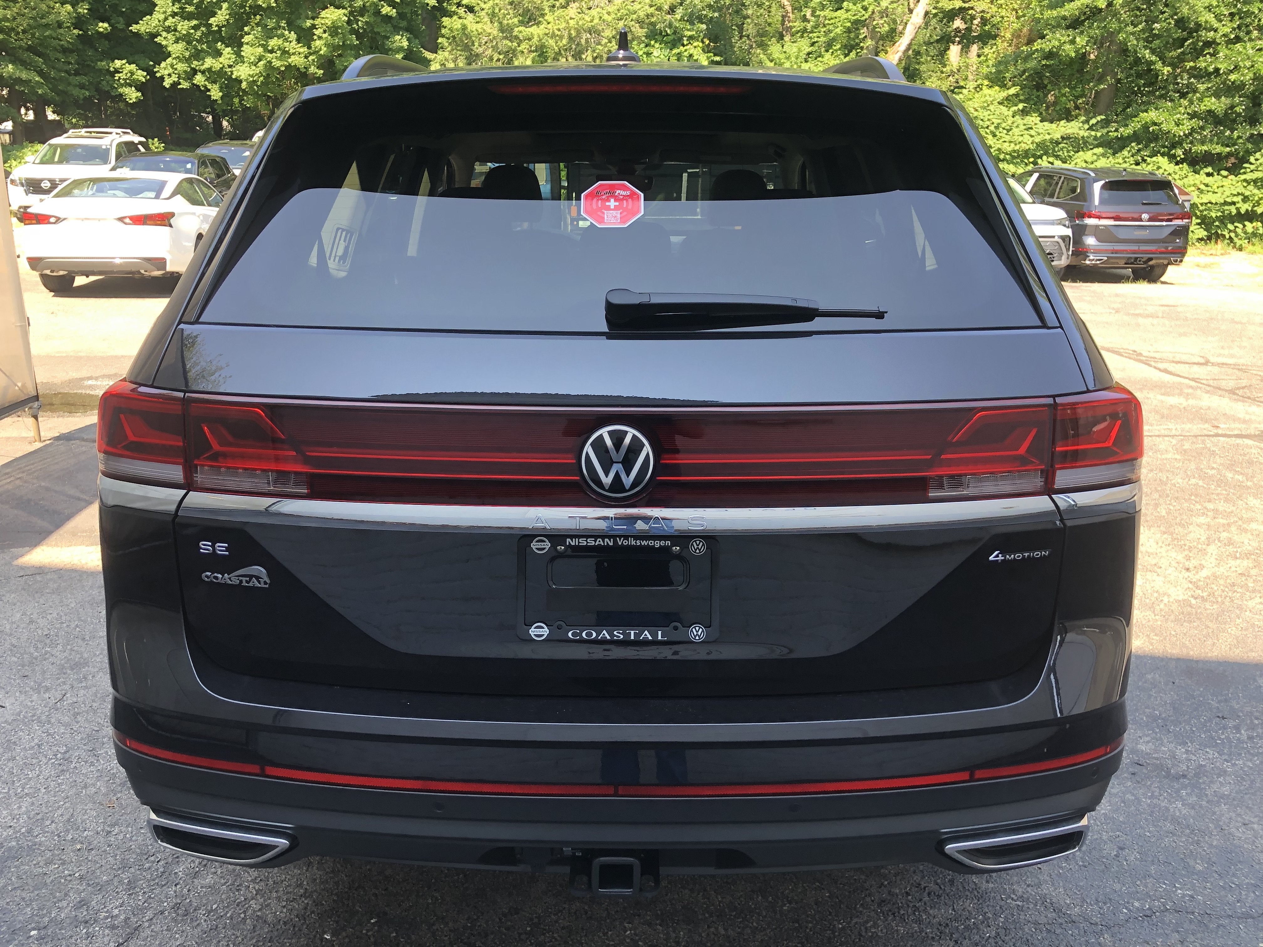 2026 Volkswagen Atlas 2.0T SE w/Technology w/panoramic sunroof and black wheel package