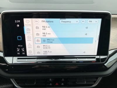 2026 Volkswagen Atlas 2.0T SE w/Technology w/captains chairs and panoramic sunroof