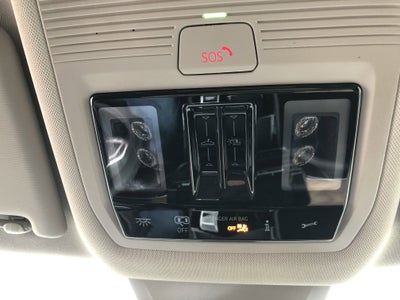 2026 Volkswagen Atlas 2.0T SE w/Technology w/captains chairs and panoramic sunroof