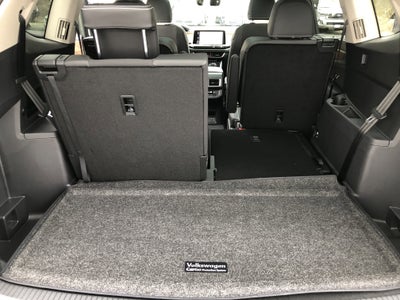 2026 Volkswagen Atlas 2.0T SE w/Technology w/captains chairs and panoramic sunroof
