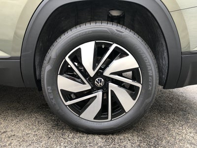 2026 Volkswagen Atlas 2.0T SE w/Technology w/captains chairs and panoramic sunroof