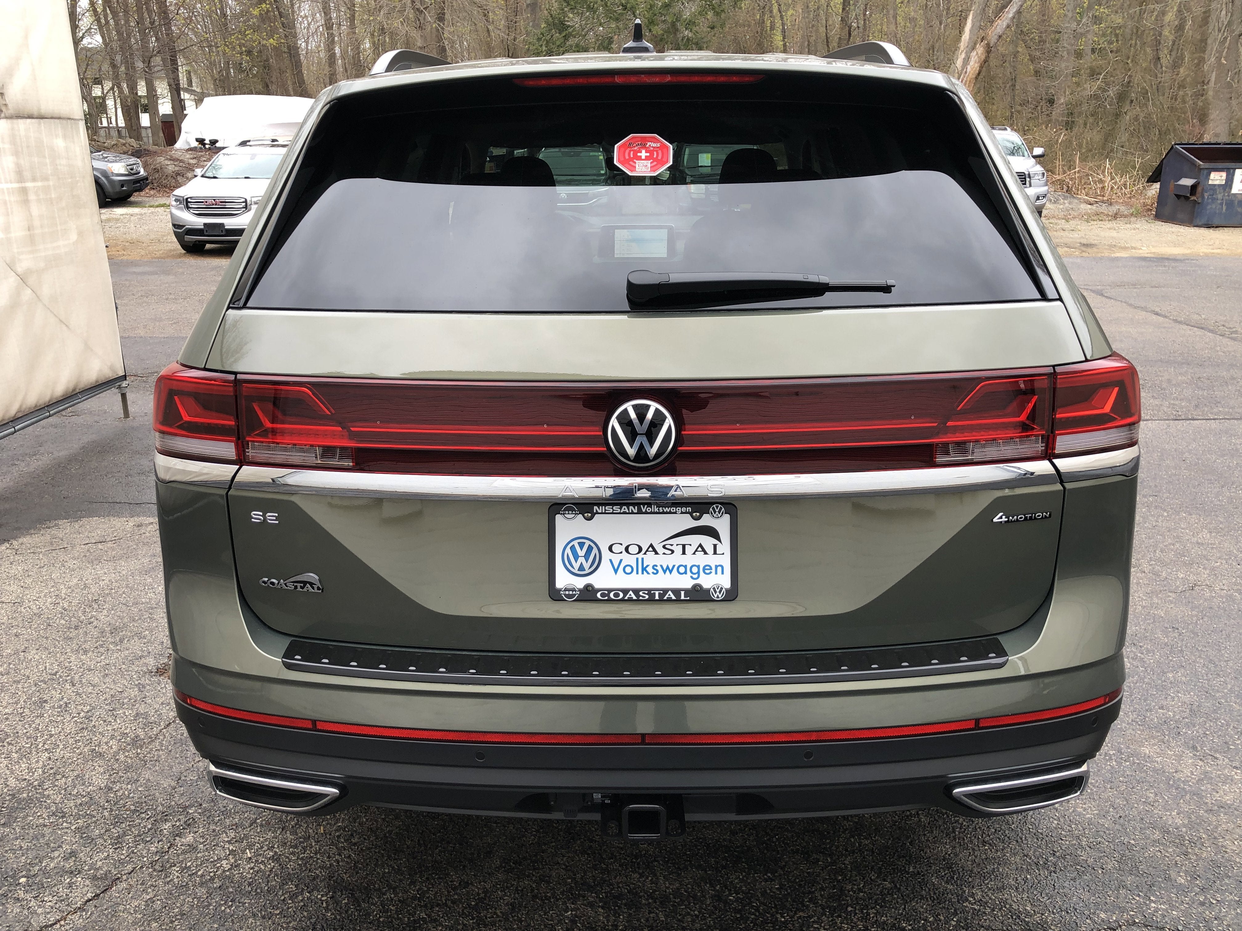 2026 Volkswagen Atlas 2.0T SE w/Technology w/captains chairs and panoramic sunroof