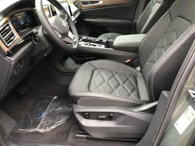 2026 Volkswagen Atlas 2.0T SE w/Technology w/captains chairs and panoramic sunroof