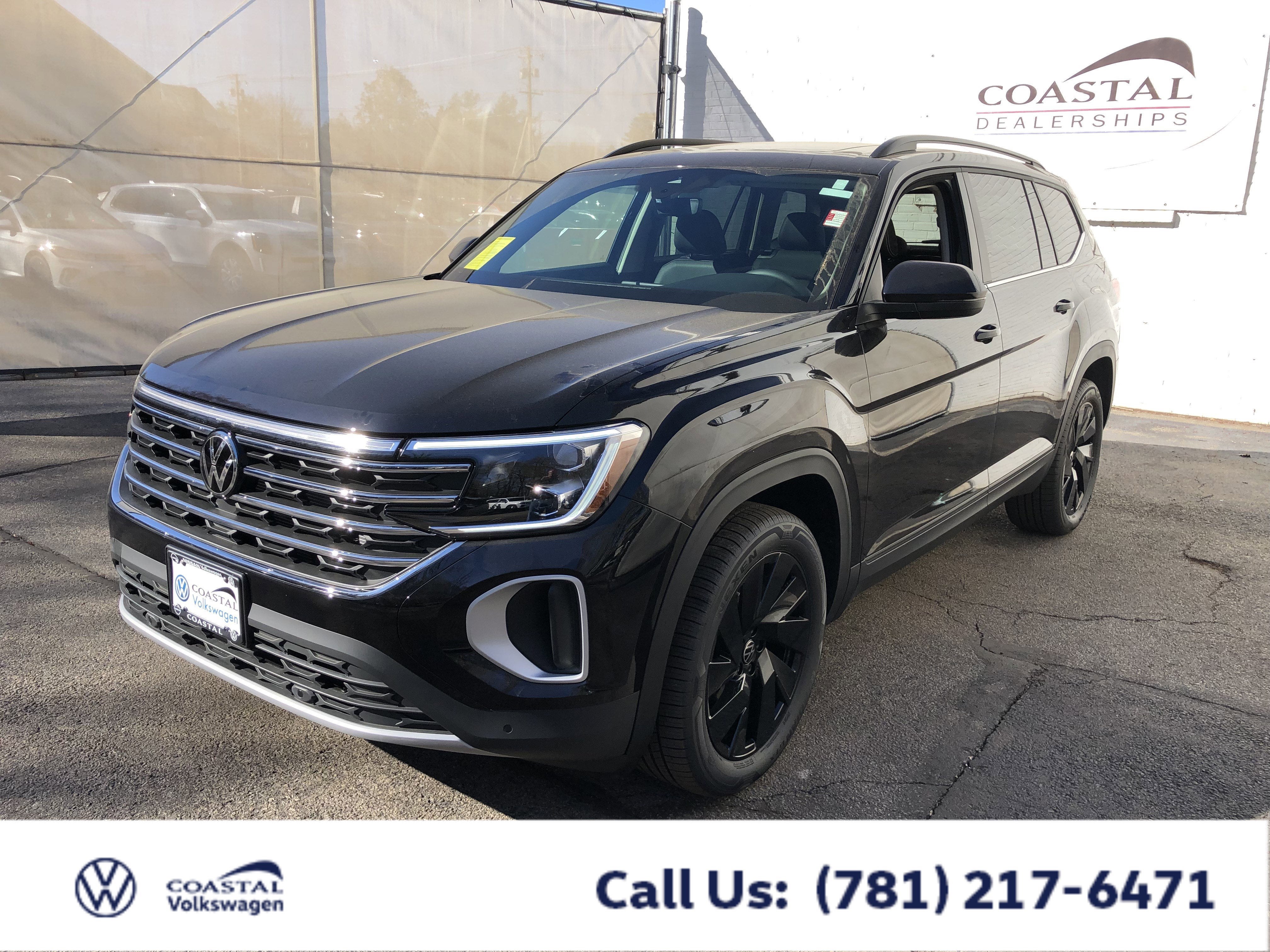 2026 Volkswagen Atlas 2.0T SE w/Technology w/panoramic sunroof and black wheel package