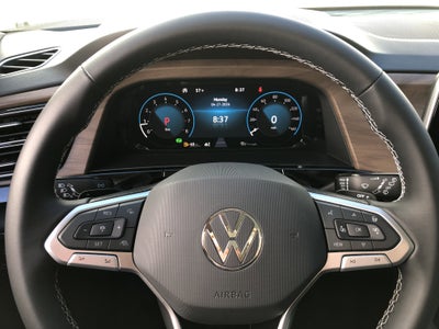 2026 Volkswagen Atlas 2.0T SE w/Technology w/panoramic sunroof and black wheel package