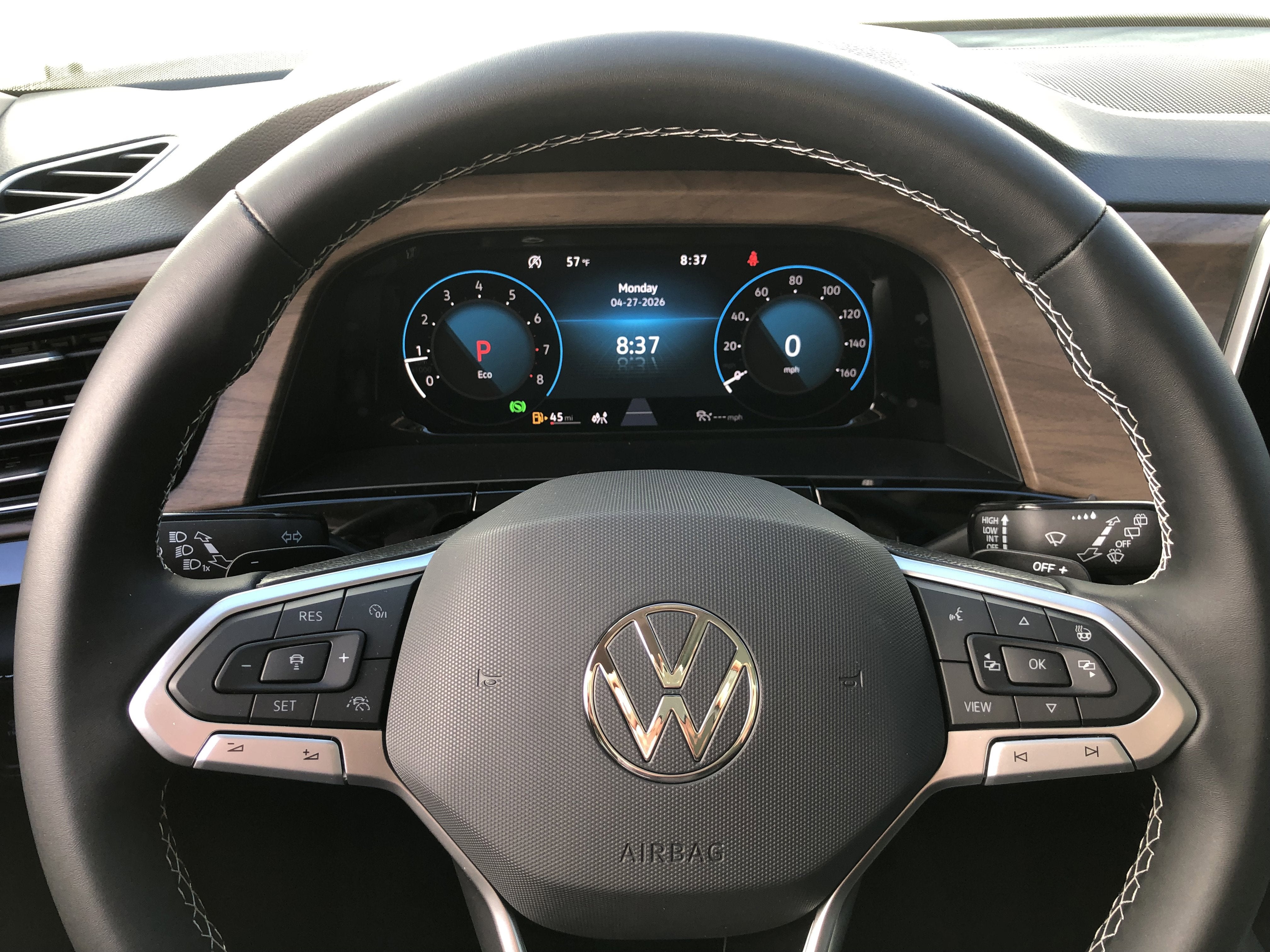 2026 Volkswagen Atlas 2.0T SE w/Technology w/panoramic sunroof and black wheel package